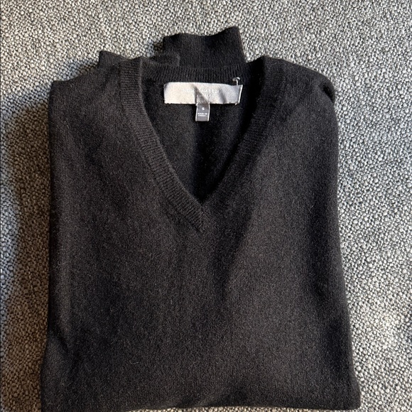 Men’s Neiman Marcus Black V-Neck 100% Cashmere Sweater